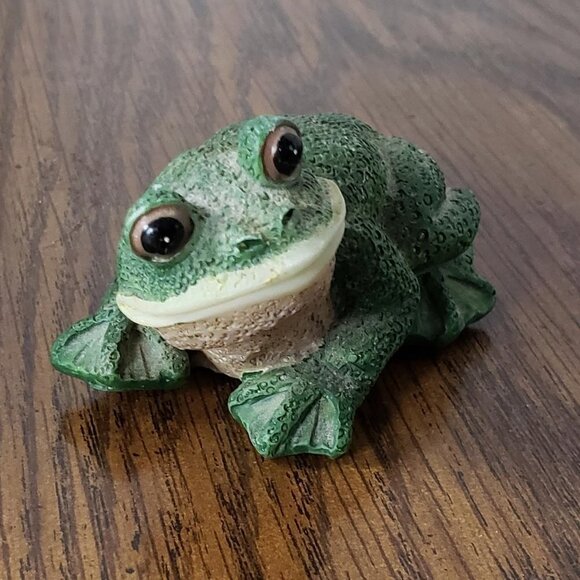 Vintage Small Green 2 Inch Resin Frog - Picture 2 of 4